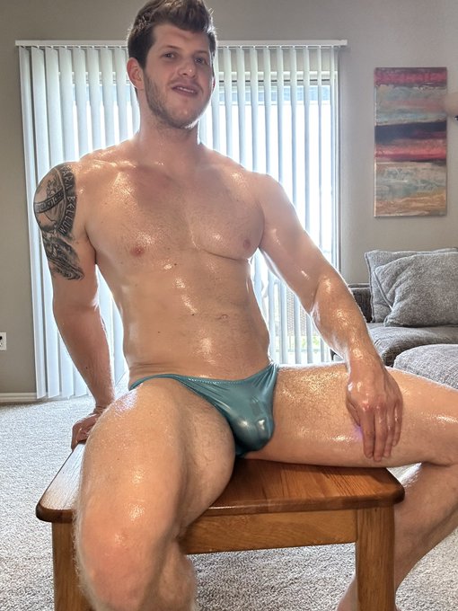 Skin is glistenin’ https://t.co/M81QD2wiS6