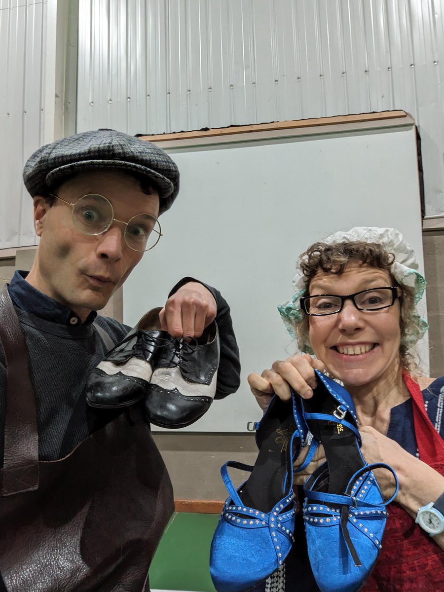 Jenna and I messing about with 'The Elves &amp; the Shoemaker' with <a href="/DunswellAcademy/">Dunswell Academy</a> lovely children!