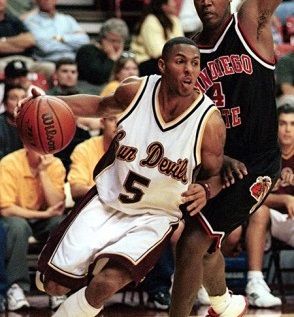 12/18/99 – @EddieHouse_50 set a then- @SunDevilHoops rec. w/46p (18-29 from the field; 6-8 from 3) in a 99-85 win vs San Diego State. House had 37 in the first half and broke the previous record of 45pts by Paul Williams in 1983. 11 days prior: he shot 0-16 vs BYU. #ASU #ForksUp