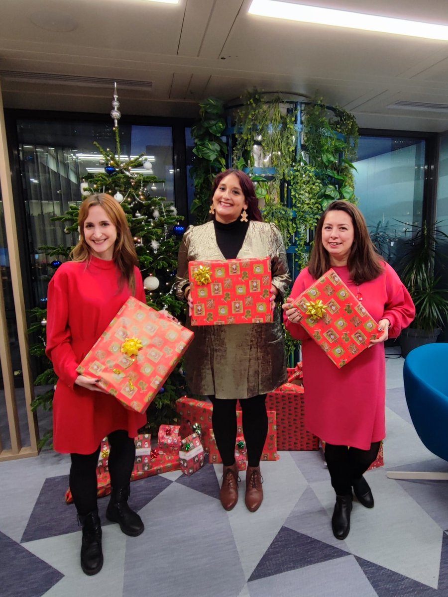 InfosysEurope's tweet image. 🎉  This December, we&apos;ve embraced the spirit of giving to help our local communities. Infoscions have participated in gift donations 🎁 in support of charities in  🇬🇧,  🇫🇷, 🇩🇪, 🇷🇴 &amp;amp; 🇳🇱. Together, we&apos;re working to make a positive change. #InfosysEurope #InfosysESG