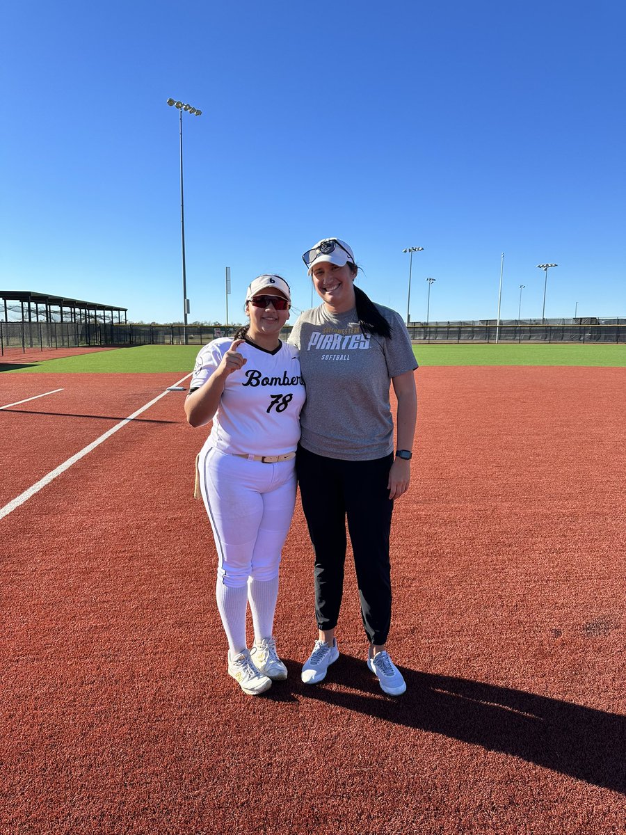 Had a great time at the @SUPiratesSB winter camp! Thank you for the coaches for being out there 🥎 #bethebest #dontsuck @bombers_fp @BombersKreis @sarahpauly23 @DingerAnd @LockhartLionsSB