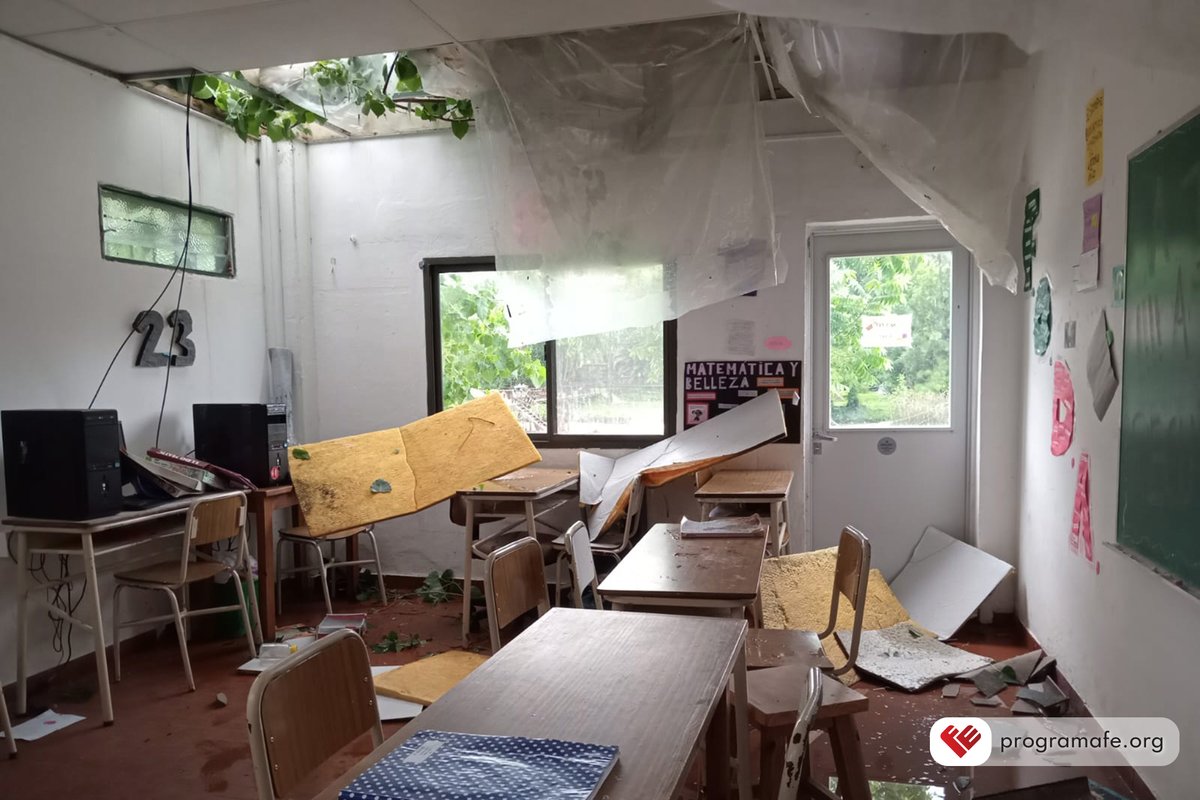 Programa_FE's tweet photo. Debido a la tormenta del sábado, en la escuela La Concepción, en Tigre, se quebraron varios árboles que destrozaron parte del techo del comedor, salones y oficinas.

La escuela es gratuita y actualmente cuenta con 310 alumnos desde sala de 3 años hasta 6° año de secundaria. https://t.co/kiQvDw3m3a