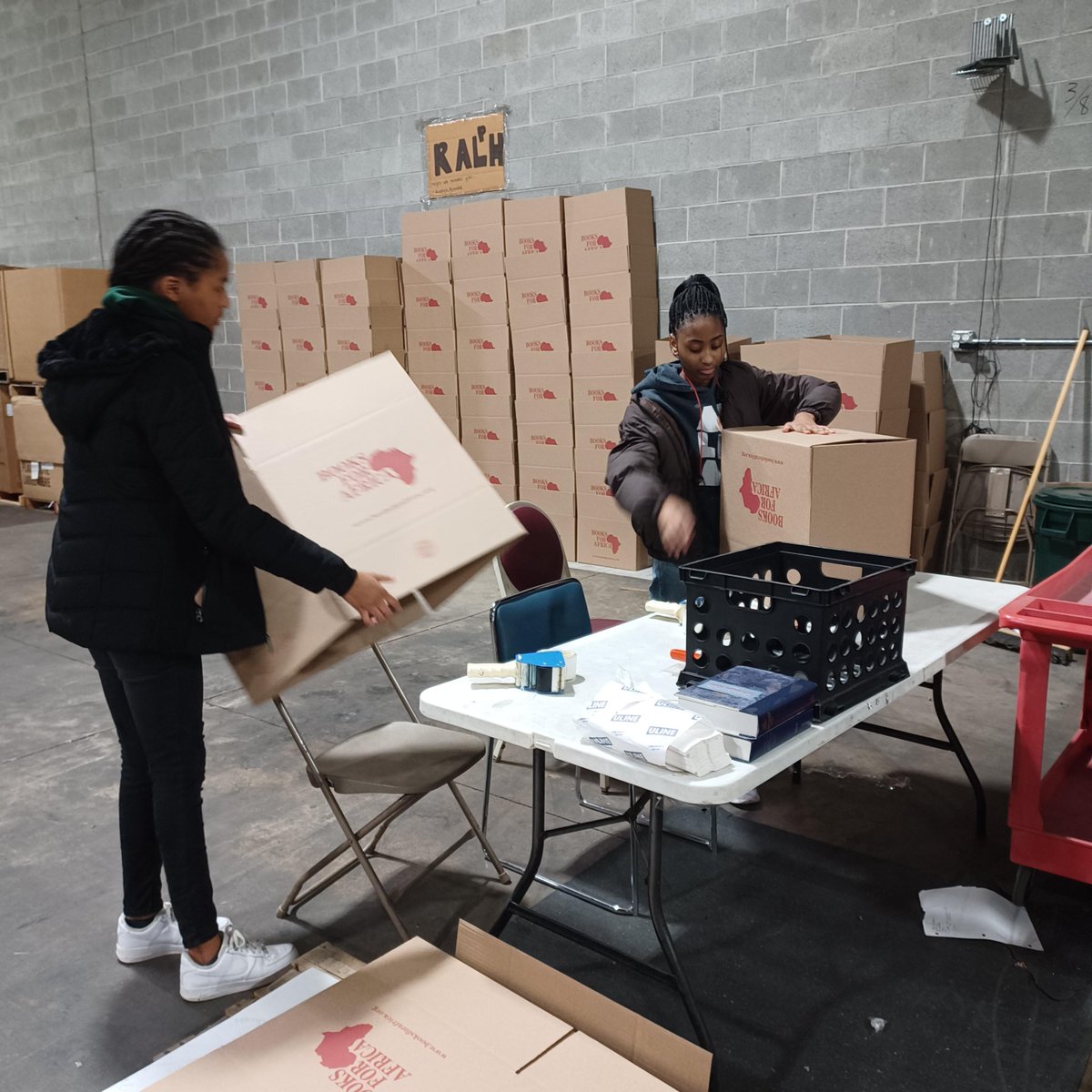 DDPGirls's tweet photo. Books for Africa service project on December 16 - Having youth engage in community service is a win-win opportunity for all. On average, the girls in DDP volunteer over 400 hours each year. https://t.co/SGr2N8Pz7R