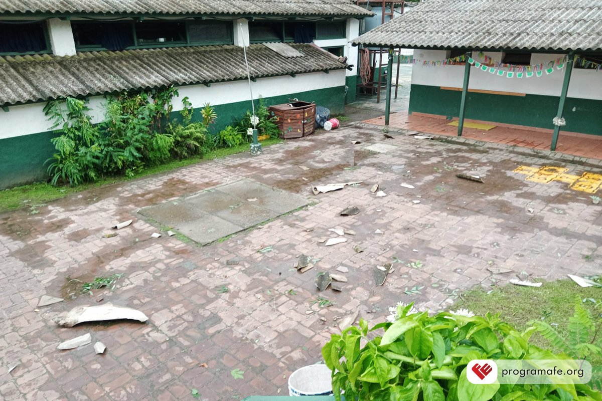 Programa_FE's tweet photo. Los alumnos que asisten a la escuela y sus familias habitan en lugares vulnerables. Es por eso que necesitan de tu ayuda para poder repararla lo antes posible.

Ingresá en https://t.co/AyZbrgaXzj y doná https://t.co/aLq9OzVTTL