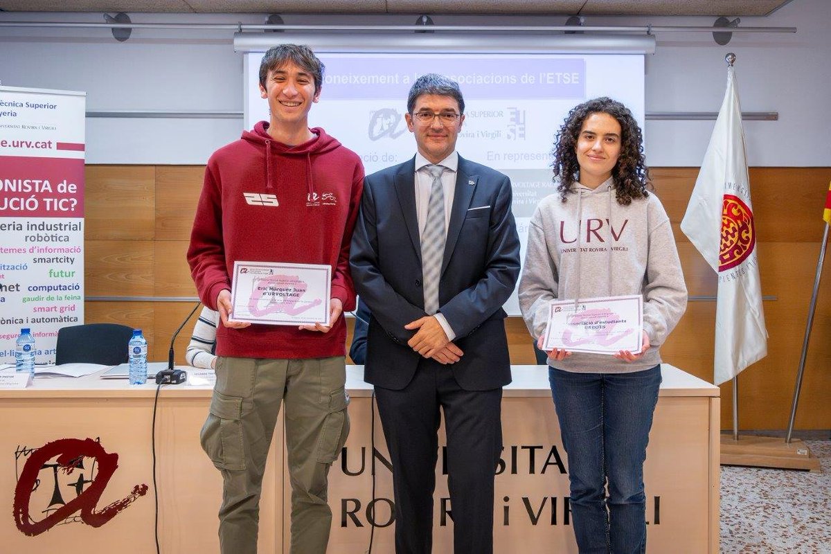 URBots's tweet photo. El passat 28 de novembre vam assistir a la inauguració del curs 2023-2024 a la @etseURV 🙌🙌🙌

Iniciem aquest nou curs amb més projectes i moltes més forces 💪💪 https://t.co/tIE7RGYUeS