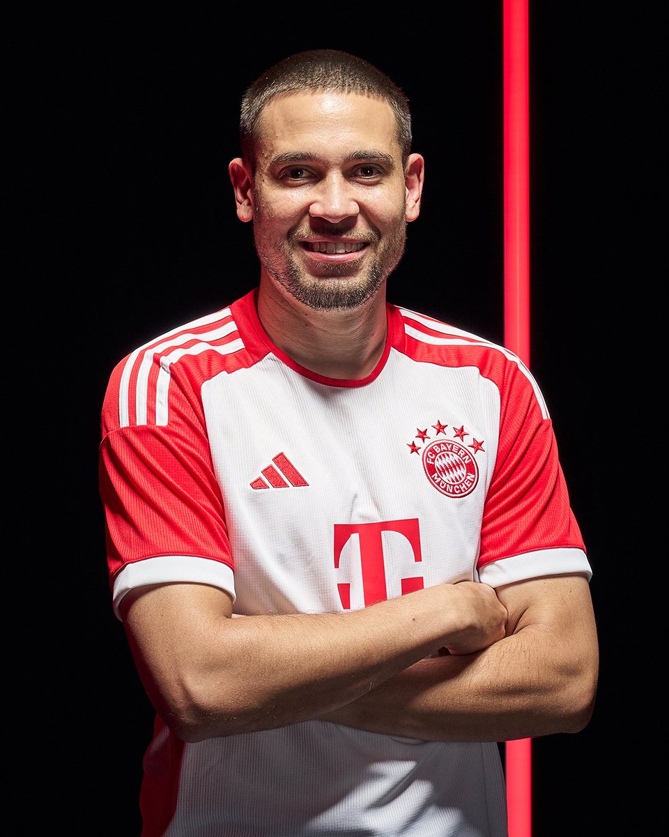 FCBayernBR's tweet photo. Somos o time de Guerreiro. 🇵🇹
Já o @FluminenseFC, #TimeDeGuerreiros. 🇧🇷

Sucesso no Mundial de Clubes, Tricolor 💪🤝

#MiaSanMia | #DiaDeFlu | #FCBayern https://t.co/qLTO57pwKK