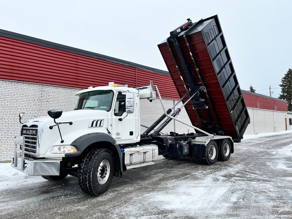 atlaspolar's tweet image. Trucks and parts and work-ready packages, oh my!!  Check out our work-ready packages or find work-ready packages at your nearest authorized dealer: bit.ly/3queGgX

#HIAB #Moffett #Multilift #Fordtrucks #GMCTrucks #Peterbilt  #InternationalTrucks #heavyequipmentinventory