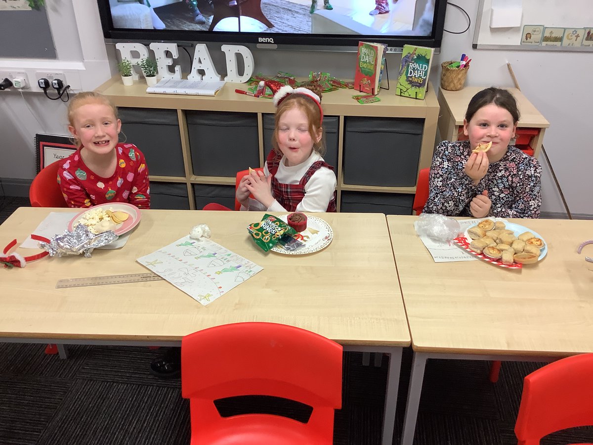 StPhilipsY3A's tweet image. We’ve had a lovely Christmas party afternoon with lots of singing, dancing and games! 😀🎄✨ @StPhilipCEAP #teamstphilips