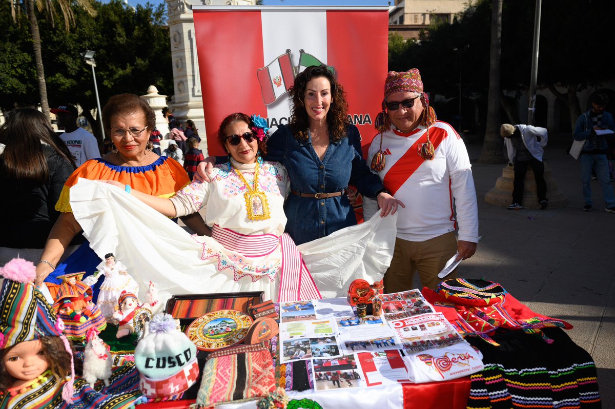Mar_del_MarVaz's tweet photo. 🤝 Hemos celebrado el Día Internacional de la Migración con 16 asociaciones que trabajan cada día a favor de la integración. Gracias por vuestro esfuerzo.

En Almería convivimos en armonía casi 120 nacionalidades. Juntos vamos a seguir construyendo nuestra ciudad. https://t.co/qdYkTUOUBc