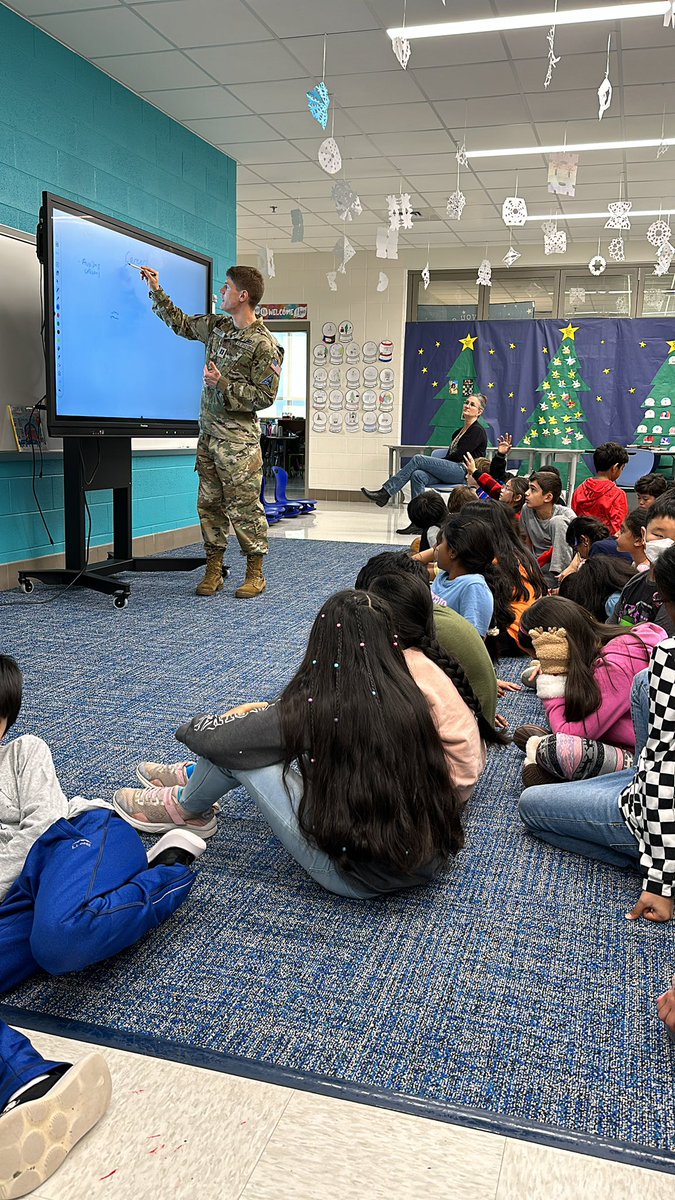 Thank you to our visitor for teaching us about the Space Force and NASA this morning. We learned so much! #TeamThompson  <a href="/E_ThompsonES/">Elaine Thompson Elementary</a>