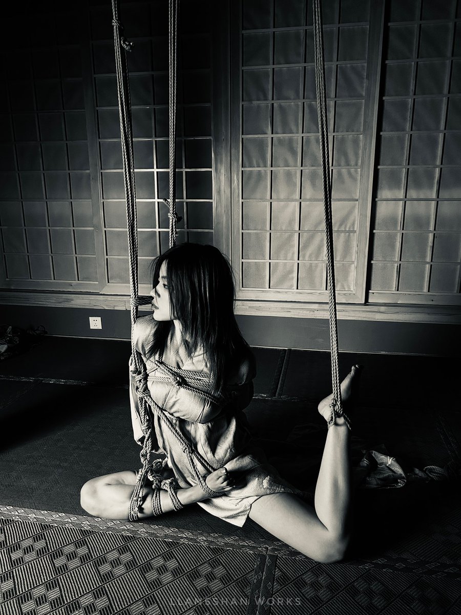 Swan 🦢

rope /<a href="/llansshan_/">葡萄*</a> 
model /@user12107067610

#Shibari 
#紧缚