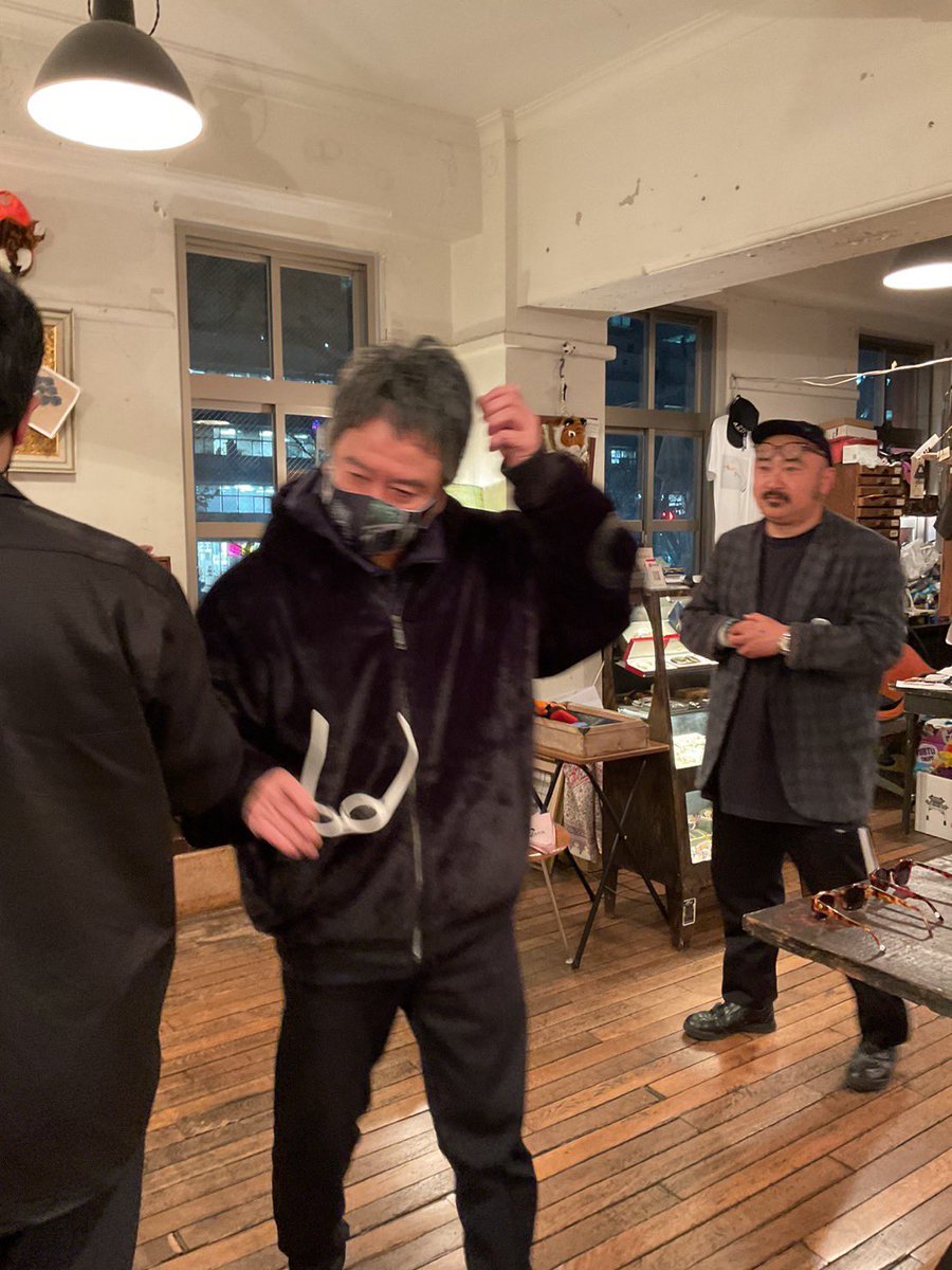 寺ちゃんのレンズが入ったのと、新アイテムの打ち合わせで､MICHIO眼鏡👓行きました。
街歩きなど､又ショートを寺ちゃんが編集してくれるので､後でUC CLUBの方にUPします。
又一個衝動買いでした。