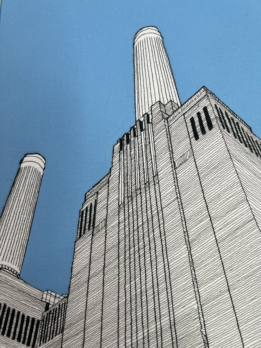 I’ve finally finished my latest free motion embroidery piece. (having a broken foot pedal on my sewing machine didn’t help but I got there in the end! . The iconic #batterseapowerstation . No paints or pens used just my sewing machine .#UKMakers #MHHSBD #elevenseshour