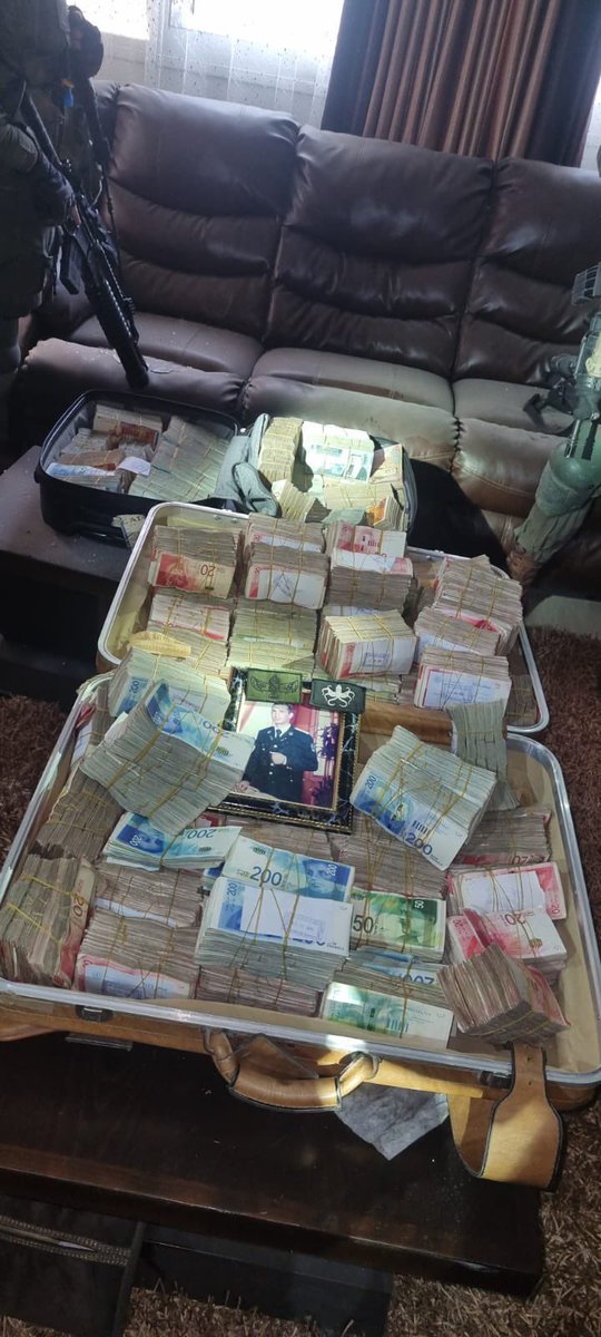 HenMazzig's tweet image. 5M shekels ($1.37M) discovered today at the home of one of Hamas leaders in Gaza.

That’s where the money, meant to feed Gazans, is actually going.
