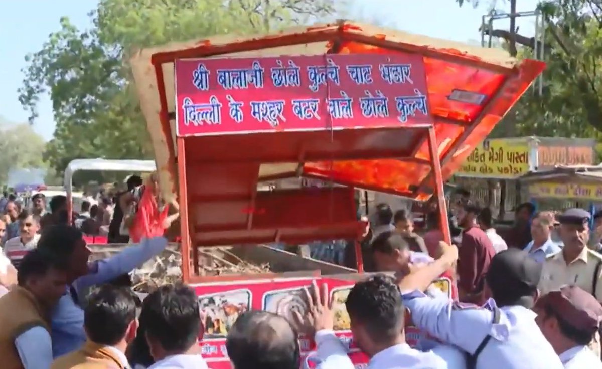 Gujarat University initiates attempts to remove food stalls encroachment on its land