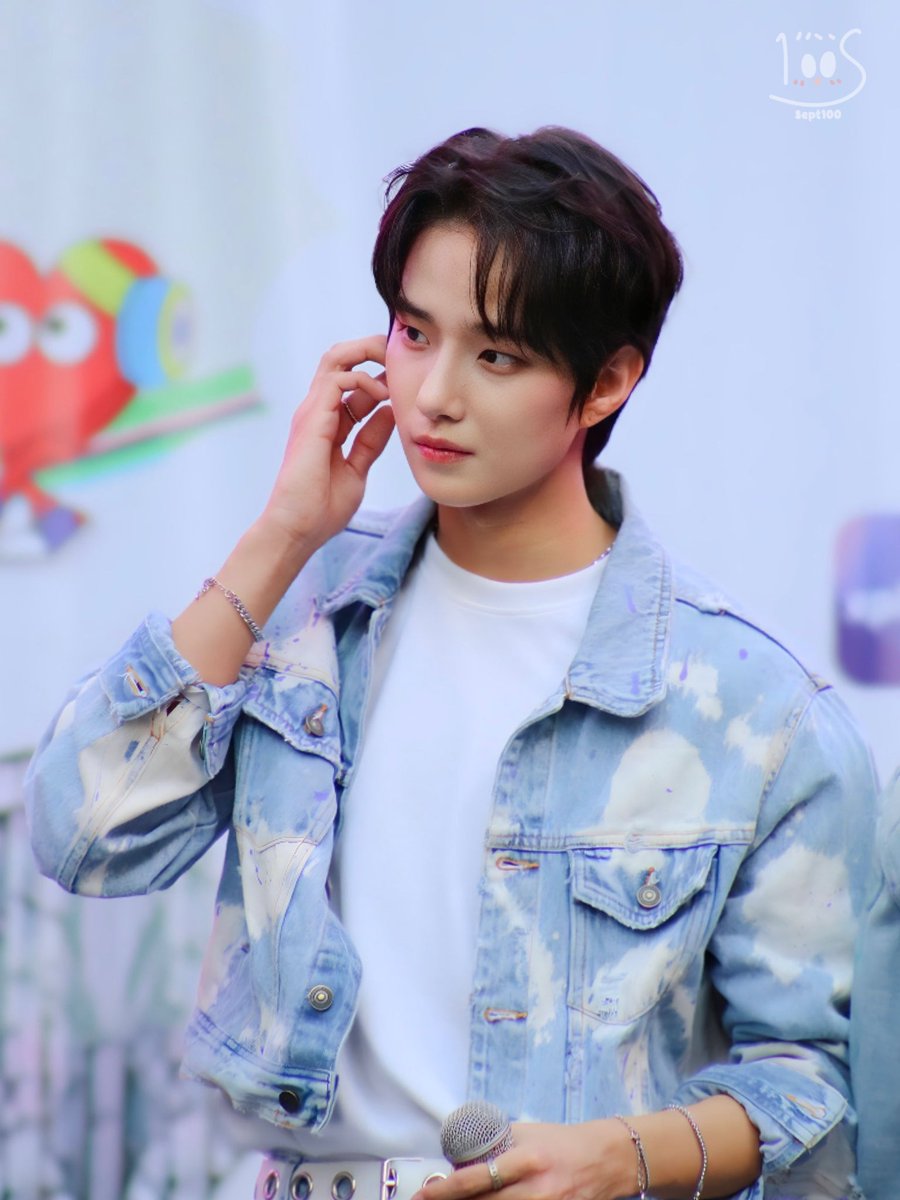 Sept_100's tweet photo. 161223 SiamMusicFest2023 

🐶🤏🏼

#SiamMusicFest2023
#Woochul #อูชอล #우철
#THE7 #THESEVEN #THE7_th https://t.co/yC5ColDxVm