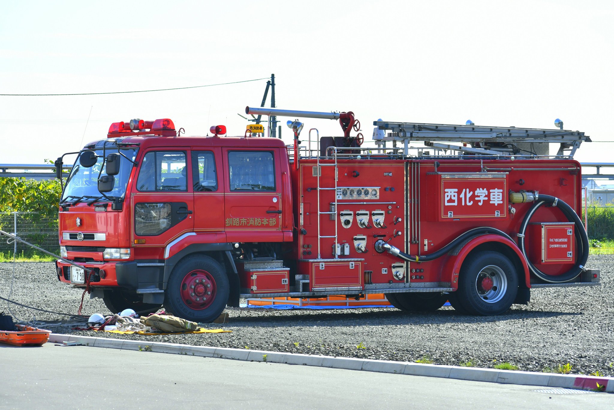 消防車 たまらなくマニアック」 赤色警光灯、高床四駆、火災保険号、縞