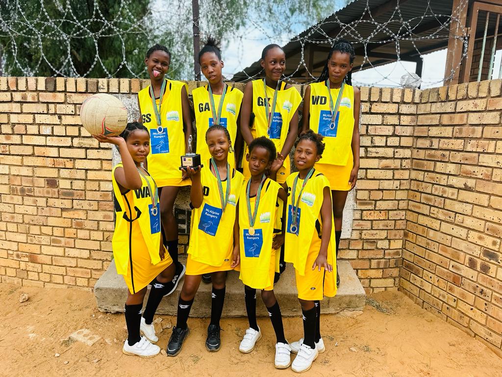 JohnPerlman's tweet image. 2023 has come to an end, marked by one of the highlights of the @DreamfieldsP  year. We love visiting the 400 schools in our programme and handing over medals to winning teams. We always put participation above prizes - 68 000 learners played football and netball this year.
