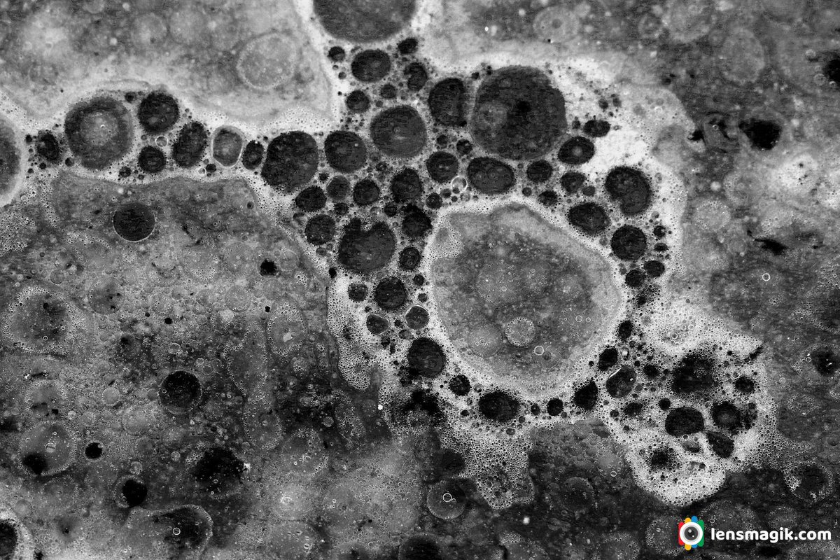 Abstract Photography bit.ly/3wAP1AT Bubbles Abstract #abstractphotography #abstractphotographyathome #abstractmacro #waterbubbles #bubblesmacrophoto #abstractphotographyideas #abstractphoto #blackandwhiteabstract