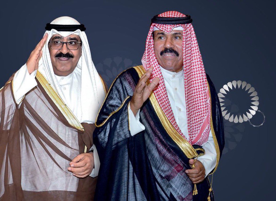 يقول العم سالم سيار المقاحطة

مرت علــينا من البلاوي معارك 
ولنا بتـــواريخ المعــارك معاني 
اللي يعــــزينا بســـــلالة مبارك
اذا انغمـد سيف ٍ برز سيف ثاني