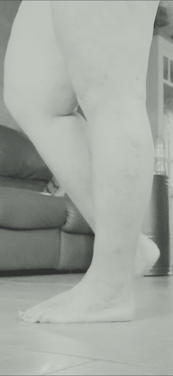 On serait mieux dans l'odeur des foins . On aimerait mieux cueillir le raisin.
Ou simplement ne rien faire....... ...

Bonne journée à tous 😘😘