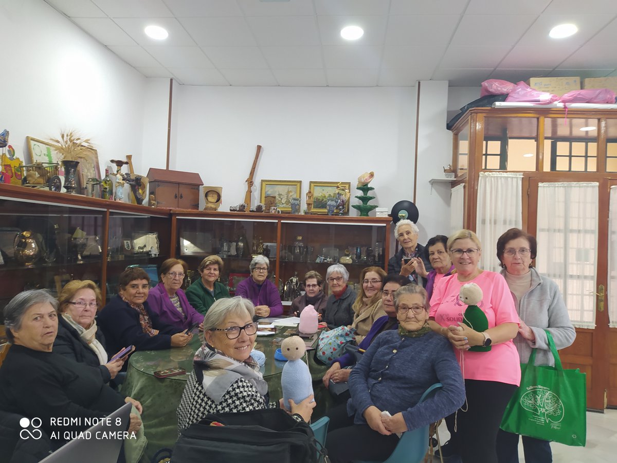SolidaridadIn's tweet image. ✨Tejimos historias de amistad entre lanas y risas en el Taller de Crochet, #ProgramaCuentaConmigo.

 🧶💖 Las Mujeres Amas de Casa Virgen del Puente de Villanueva del Trabuco crearon con sus manos un Belén lleno de magia y complicidad. 

¡Gracias a todas! 🌟🎄