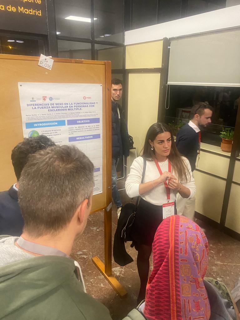 ¡Increíbles ponencias 🧐 en el @SimposioFuerza! Ana Martos y Alberto Rando compartieron resultados preliminares de los proyectos nacionales activos (@CSD y @CienciaGob). Investigación en #EsclerosisMúltiple, #EjercicioFísico y #CalidadDeVida. 👏🔬