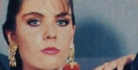 #HoyCumpleaños la actriz <a href="/KarenSenties1/">Karen Senties</a> aquí en fotografía de la telenovela #LaFuerzadelAmor (1990) donde interpretó a ‘María Inés’, la antagonistas de la historia

¡Muchas Felicidades 🎊🎂🎉!