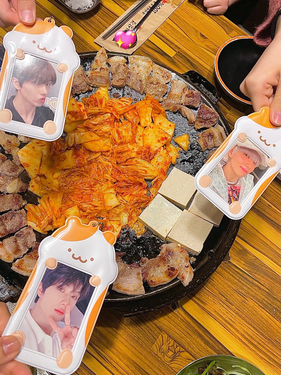 baboham_'s tweet photo. 드렁큰뽀송이 모임 밥목짜 ⸝⸝◜࿀◝ ⸝⸝ https://t.co/uxL2k7c9fu