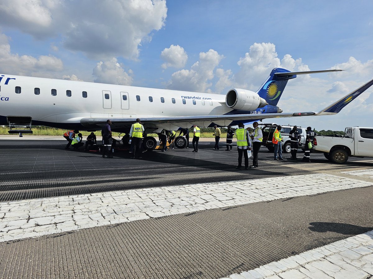 Airports_Zim's tweet image. 🚨 Breaking News 
Rwandair experienced a tyre burst during takeoff at R. G. Mugabe Airport. As a result, there is a temporary disruption of service on the runway. We are closely monitoring the situation &amp;amp; will provide updates as they become available. No injuries were recorded.