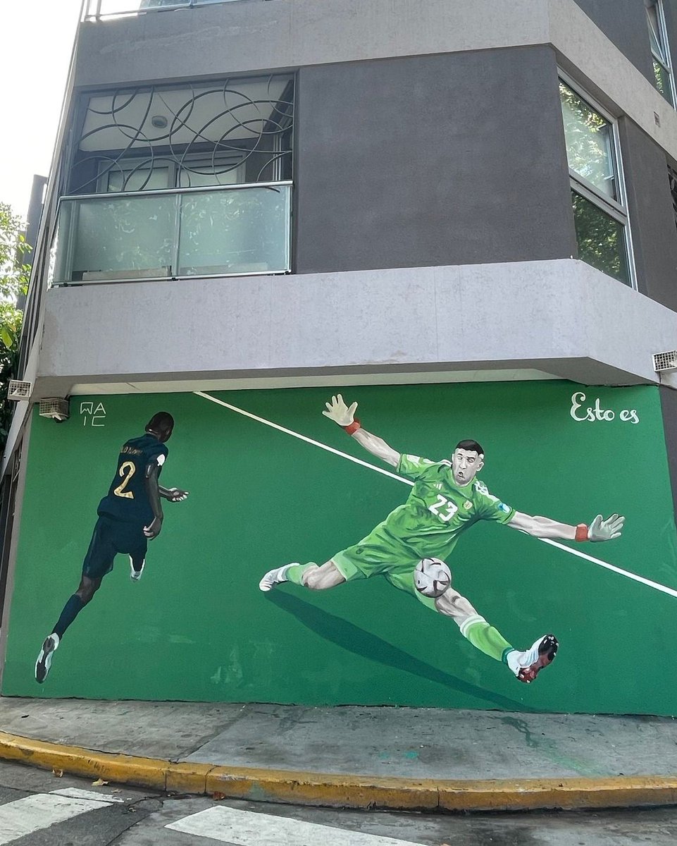 EnTurBA's tweet image. ¡Feliz aniversario, Campeones del Mundo! ⭐⭐⭐

La celebración no solo está en los corazones, ¡también dejó su huella en los muros de nuestra amada Ciudad! 🎉 En distintos rincones de Buenos Airs, el arte callejero refleja la inmensa alegría que nos dio aquella gran hazaña. 🇦🇷✨