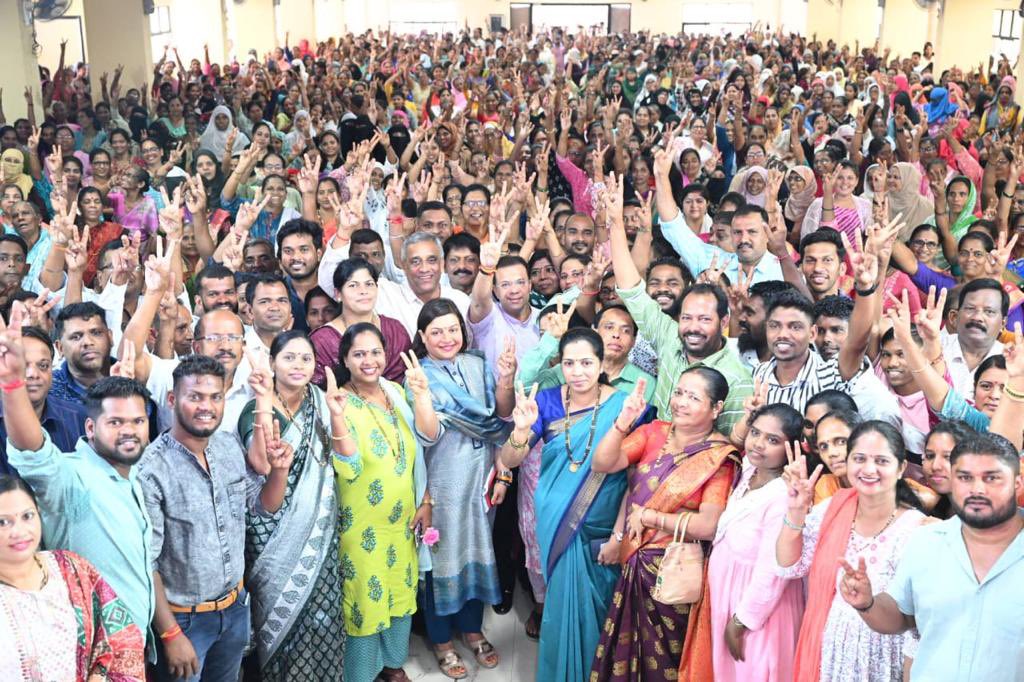 visrane's tweet photo. Interacted with the people today after the event, I assured them that their concerns will be promptly addressed. I am committed to fostering progress in Valpoi, working diligently to fulfill the people’s expectations and contribute towards their advancement. https://t.co/nZFRK7KWFc