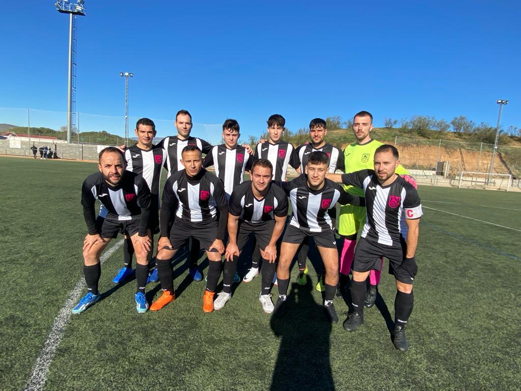 🚨PRIMER EQUIPO🚨

Empate 1-1 ante el Naya A por la lucha entre los primeros puestos de segunda regional. 

Acabamos el año en segundo lugar y las sensaciones son buenas ✅️✅️