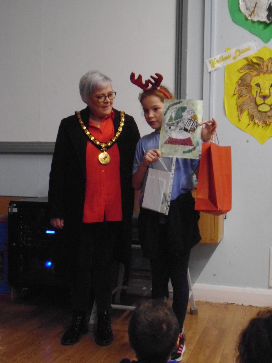 Congratulations! We have a prize winner at Millfields! Our pupil's christmas design was selected by Mayor Steph to be printed for her christmas cards! WOW!!