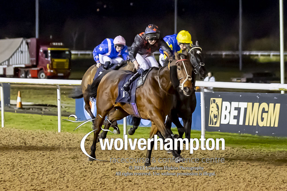 RACE 7 RESULT - Find More Big Deals At @BetUKOfficial Handicap

🥇 Gerrots

Jockey: @GinaMangan7
Trainer: Deborah Faulkner

📸 @WolvesRacesPics

#WolvesRaces | #WOLXMAS