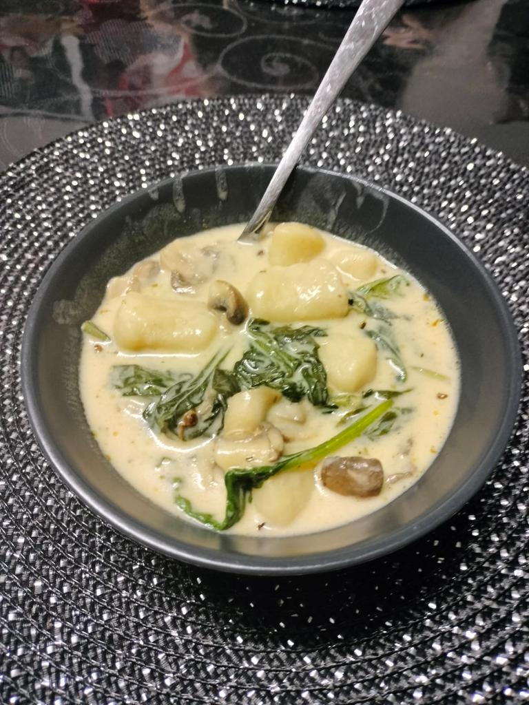 Gork20001's tweet photo. Made mushroom and spinach gnocchi last night https://t.co/nfBfTuSqNZ