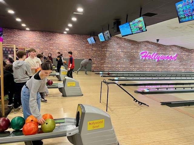 Chepstow_Upper's tweet photo. We had the best time on our @chepstowschool Sixth Form reward trip to @HollywoodBowlUK this morning! All students were exemplary and it was a wonderful way to celebrate the end of a long term 🎉🤩 https://t.co/eWZX1UZmv9