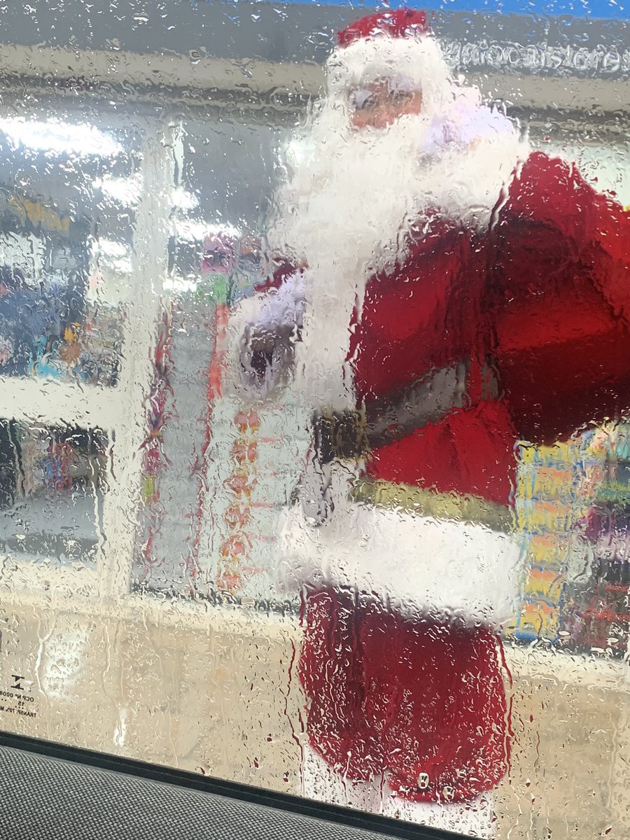 Spotted shopping in #Northenden #manchester Leaving it a bit late… #SantaClaus