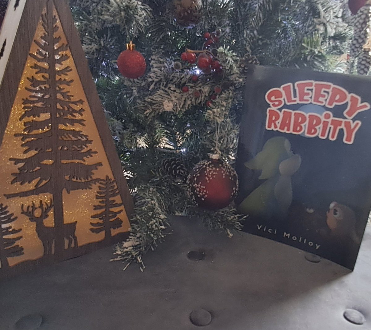 There's still time to get #sleepyrabbity as a #stockingfiller or #christmasevegift available anywhere online including @AustinMacauley @amazon @Waterstones @WHSmith @BNBuzz
#ChristmasGiftIdeas 
#childrensbooks
#picturebooks 
#bedtimestories
#givethegiftofreading 
#christmasevebox