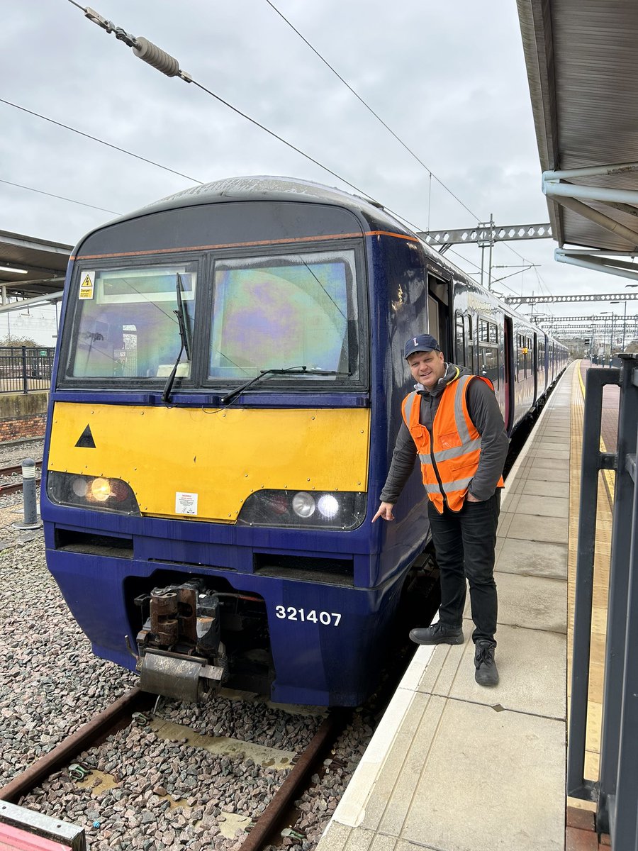 RailVaramis's tweet image. BREAKING NEWS:

We’ve just received the 3rd train into our #ExpressRail fleet, #321407!! #Excited 🚂 
#GetOnBoard