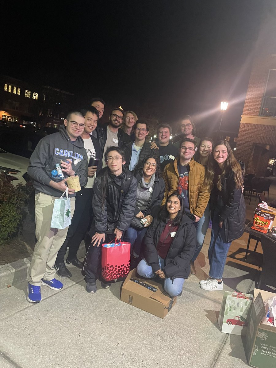 NicewiczLab's tweet image. Happy Holidays from the Nicewicz lab :)
