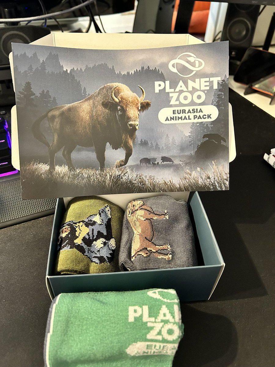 Christmas came early today! ☺️
Thank you so much @PlanetZooGame @klemay_ and @HollieB for this wonderful gift!

You knew socks is the favorite christmas gift in Germany!? 😉😍