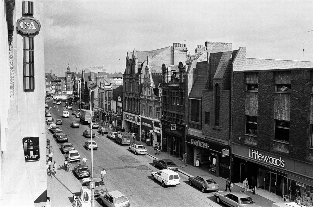 Britain in the eighties.

And it seems like only yesterday.

#life #society #Britain #80s