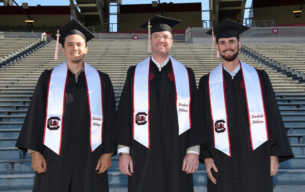 GamecockBSB's tweet image. Congrats to all of our student-athletes who graduated this afternoon!!

Noah Campbell
@Destino_15 
Sam Dyson
@frenchjonathan_ 
@TyJohnson_21 
@JosiahSightler 
@twebb38 

#Gamecocks | #ForeverToThee