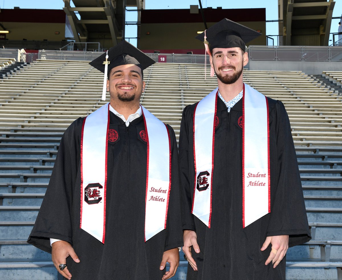GamecockBSB's tweet image. Congrats to all of our student-athletes who graduated this afternoon!!

Noah Campbell
@Destino_15 
Sam Dyson
@frenchjonathan_ 
@TyJohnson_21 
@JosiahSightler 
@twebb38 

#Gamecocks | #ForeverToThee