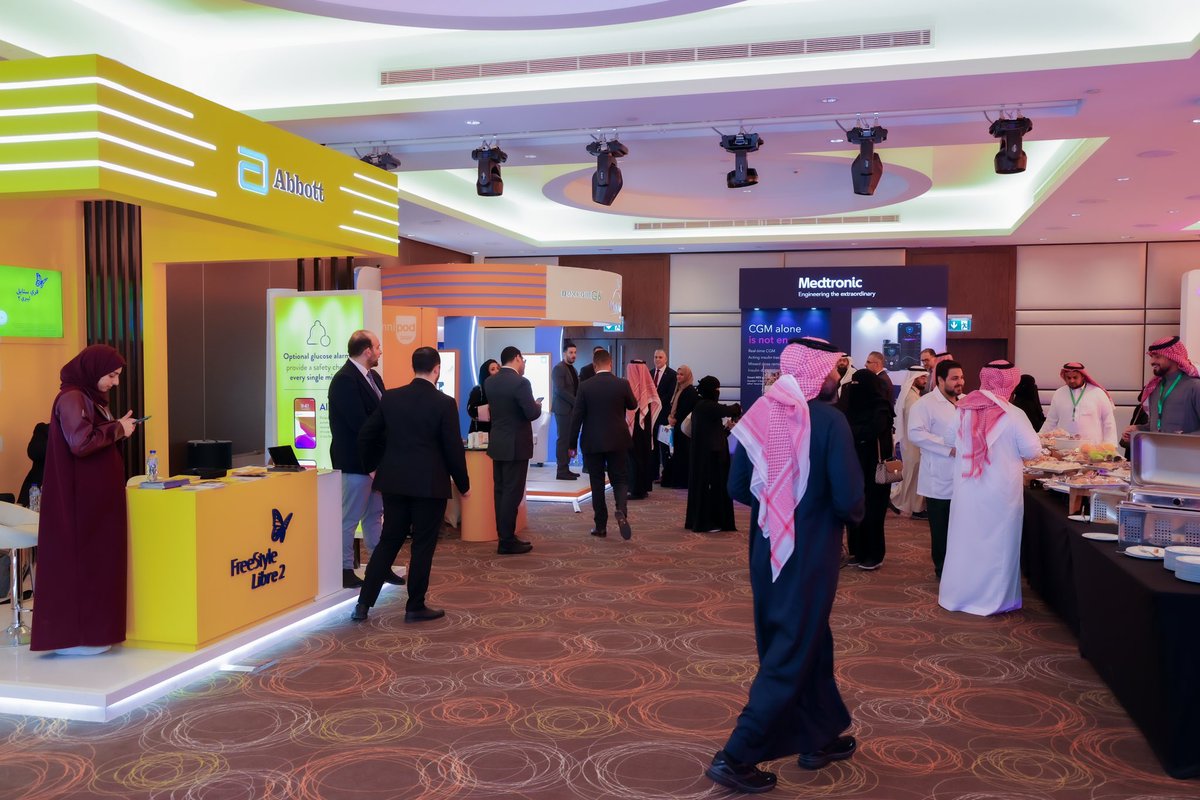 AsimAlqurashi's tweet photo. اختتمنا اليوم  ورشة عمل تقنيات السكري الحديثة والتي كانت على مدار يومين علمية وعملية و المعرض المصاحب لها. https://t.co/1AIdlRlQ29