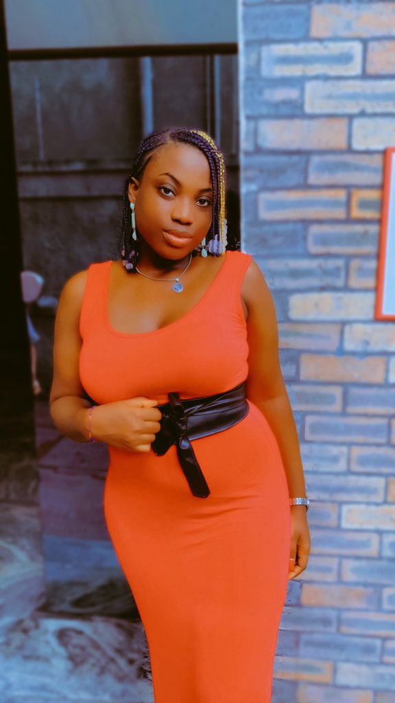 Toyinn_Balogun's tweet image. The girl I want        The girl that wants me