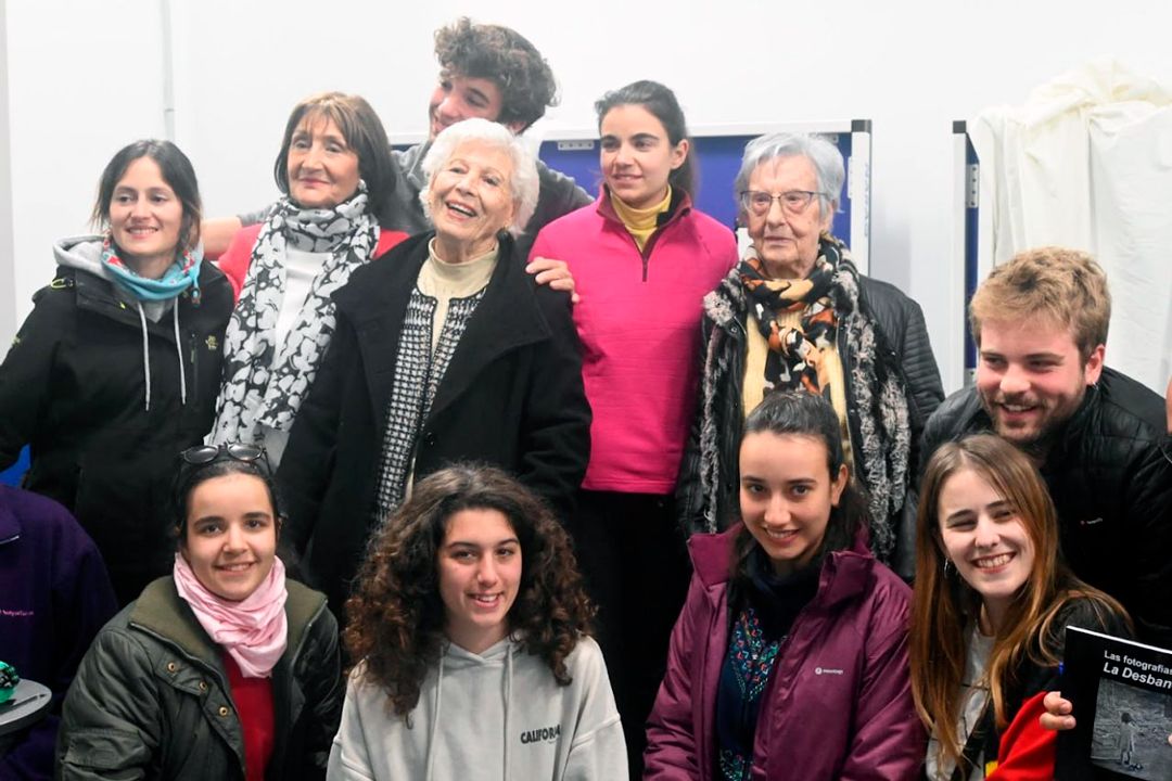 Aquí tenéis esta magnífica página con la experiencia en la #Desbanda2023 de la convivencia de supervivientes, hijas del exilio y jóvenes ladesbanda.es/hijasdelexilio/