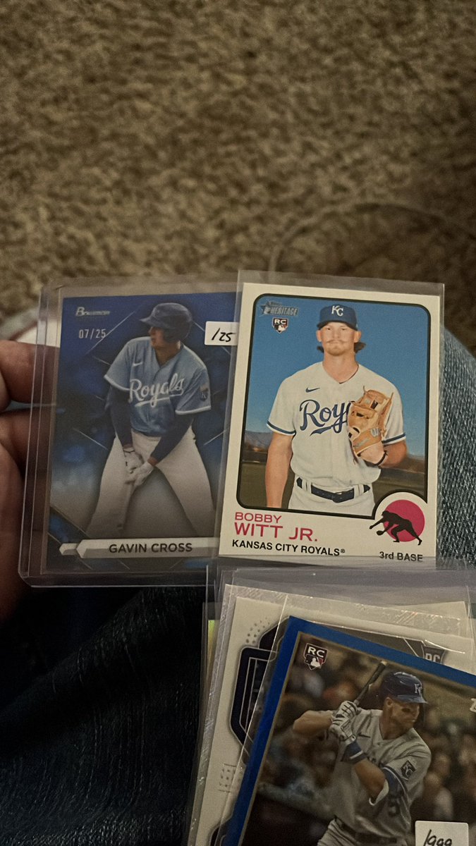 cdaddy1981's tweet image. Just got my monthly stack from @TheCloset_Cards and boy were there some good looking cards in there! Here is a preview pic and the rest of the cards are in two videos below. #stacker #TheHobby