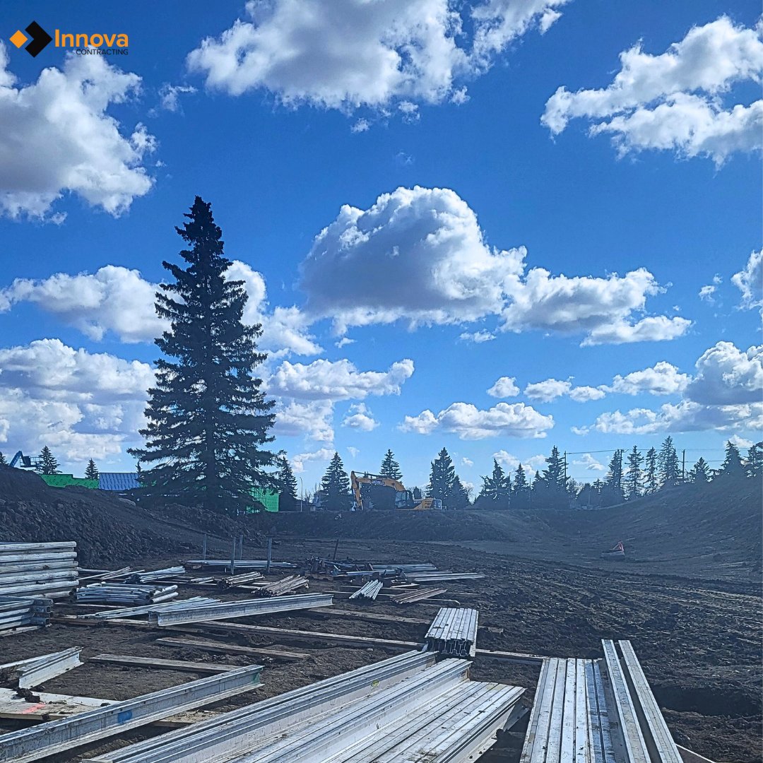 BuildwithInnova's tweet image. Embracing the mild December vibes in Edmonton! 🌤️❄️ Despite the unexpected warmth, let&apos;s not forget that our winter weather can be unpredictable. Stay safe, drive cautiously, and remember, ice forms when temperatures play tricks! ❄️🚗 

#WinterSafety #YEGWeather #BuildWithInnova